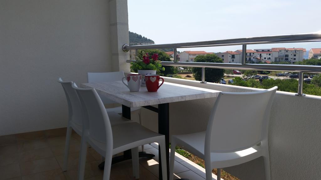 Apartments Villa Katija Дрвеник Екстер'єр фото